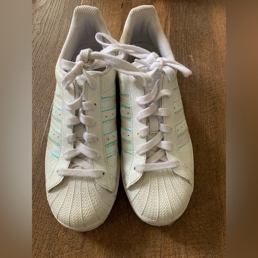 Adidas Shoes Size 5 White/Iridescent